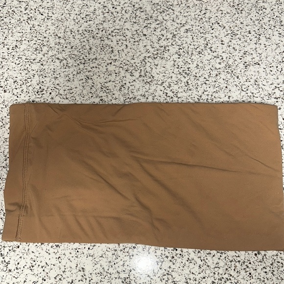 SKIMS FITS EVERYBODY BANDEAU in Ochre Size 2x
Never worn - Picture 2 of 4